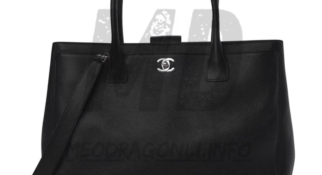 CHANEL Medium Executive Cerf Tote